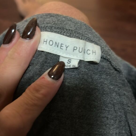 Gray Muscle Tee - Sleeveless - Size Small - NWOT - Honey Punch - Holes - Picture 4 of 4